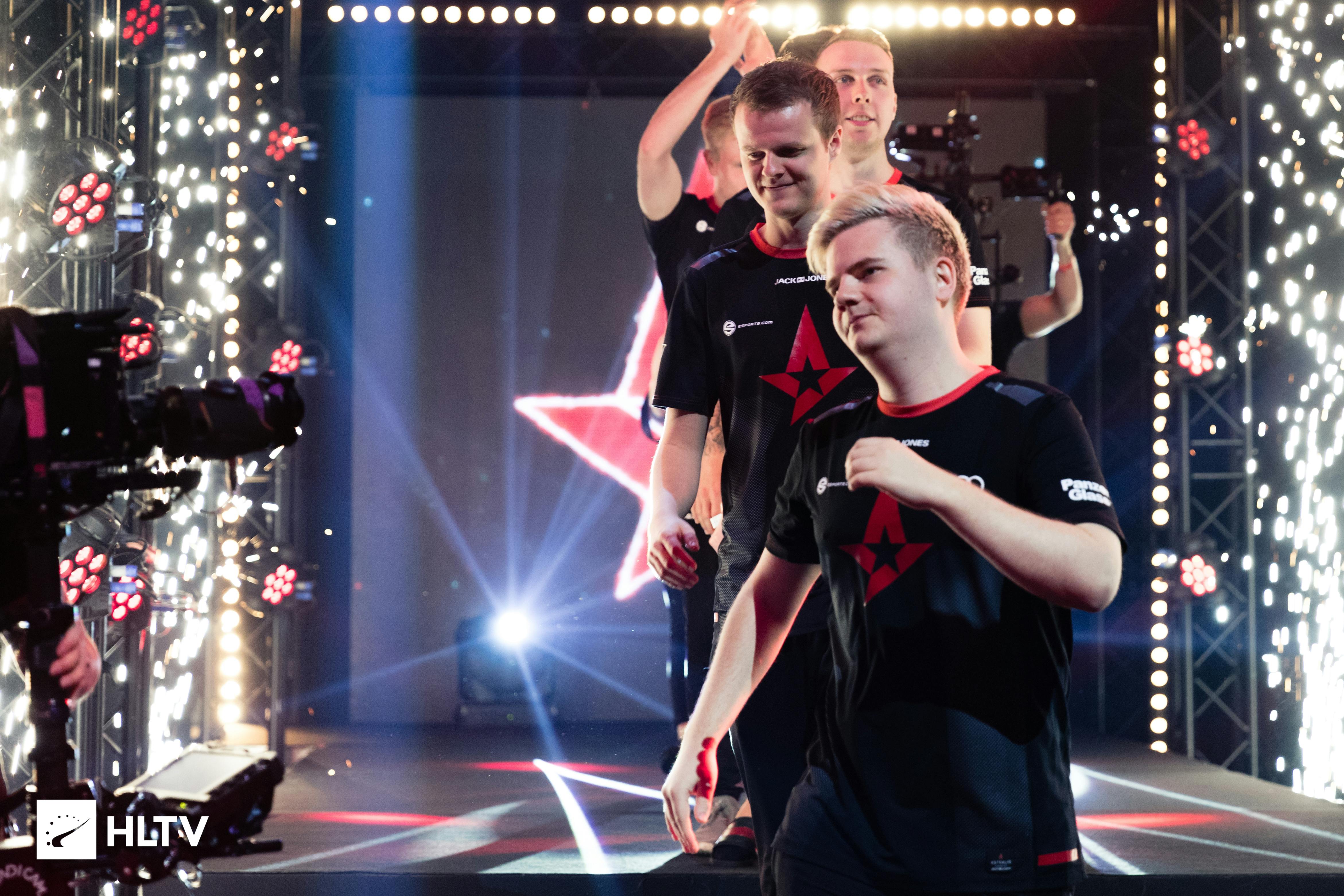 Peter "dupreeh" Rasmussen leading out Astralis