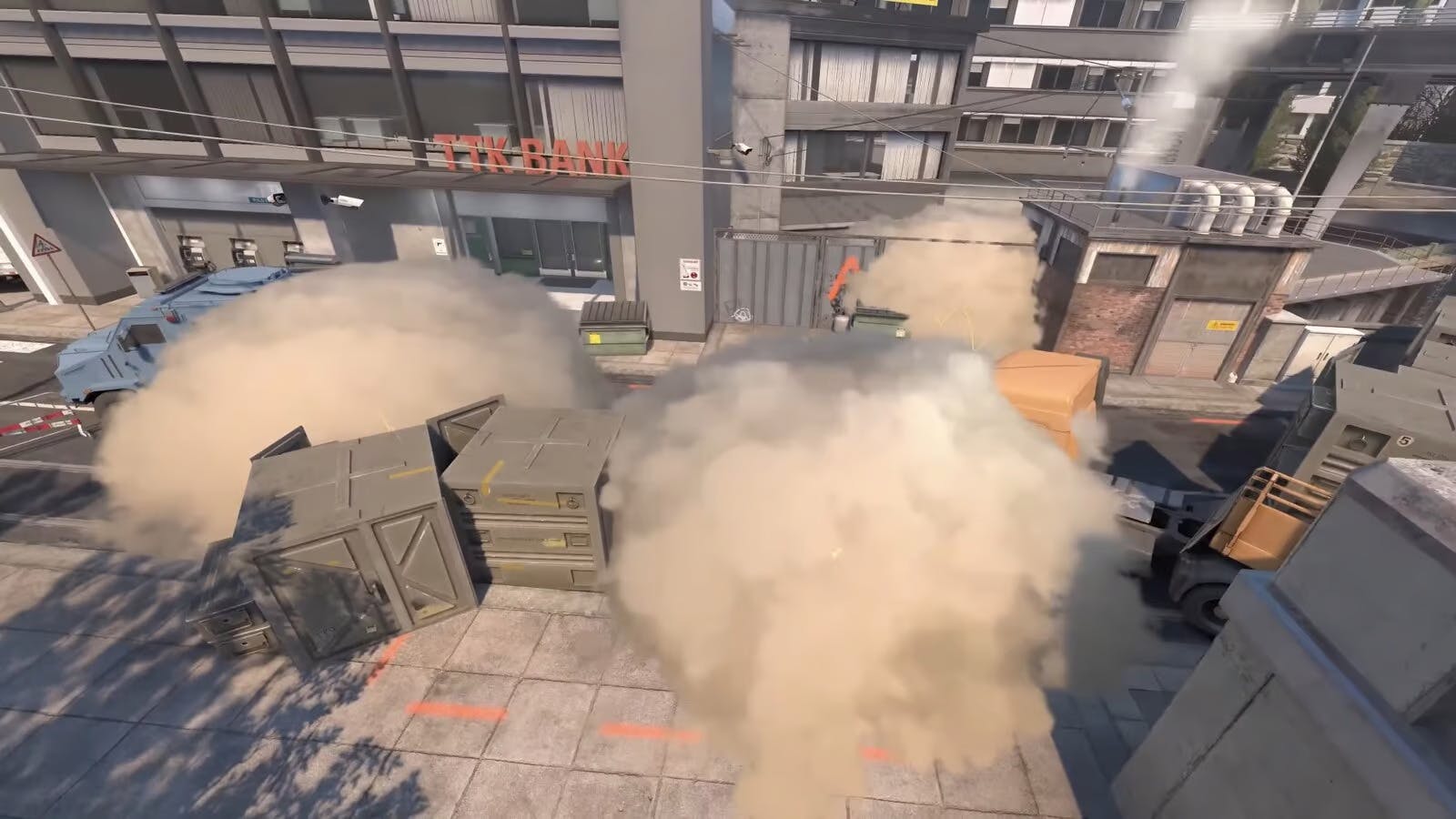 Another example of the responsive smoke grenades in CS2.